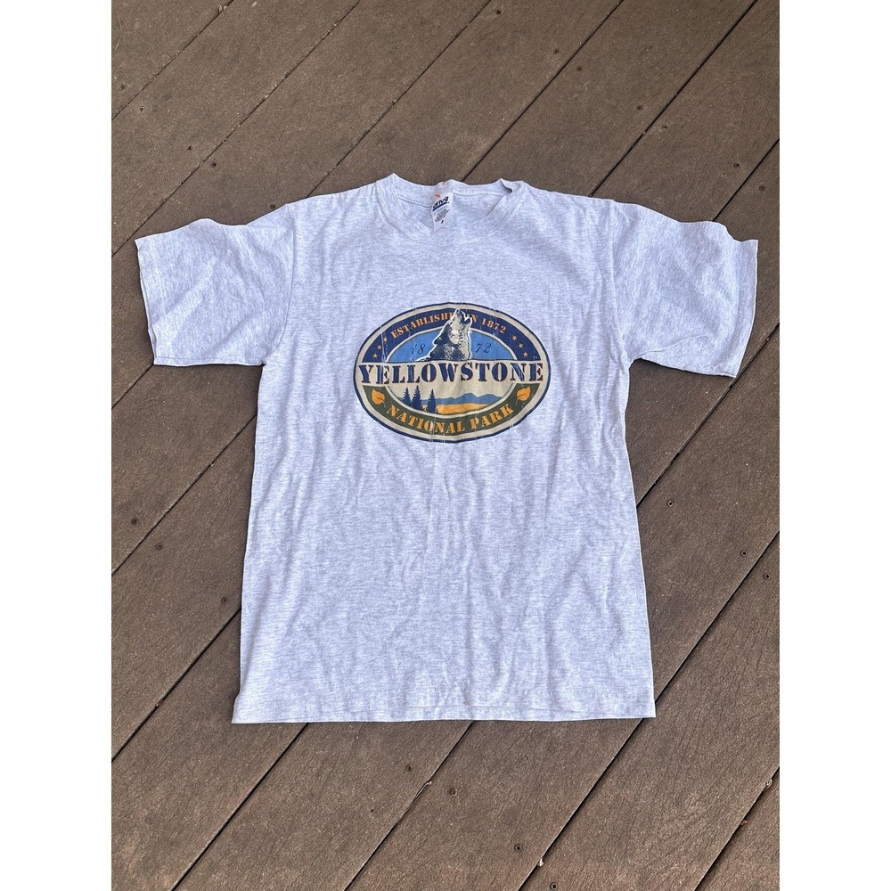 Anvil Shirt Mens Small Gray Yellowstone National Park Wolf Graphic T-Shirt Tee